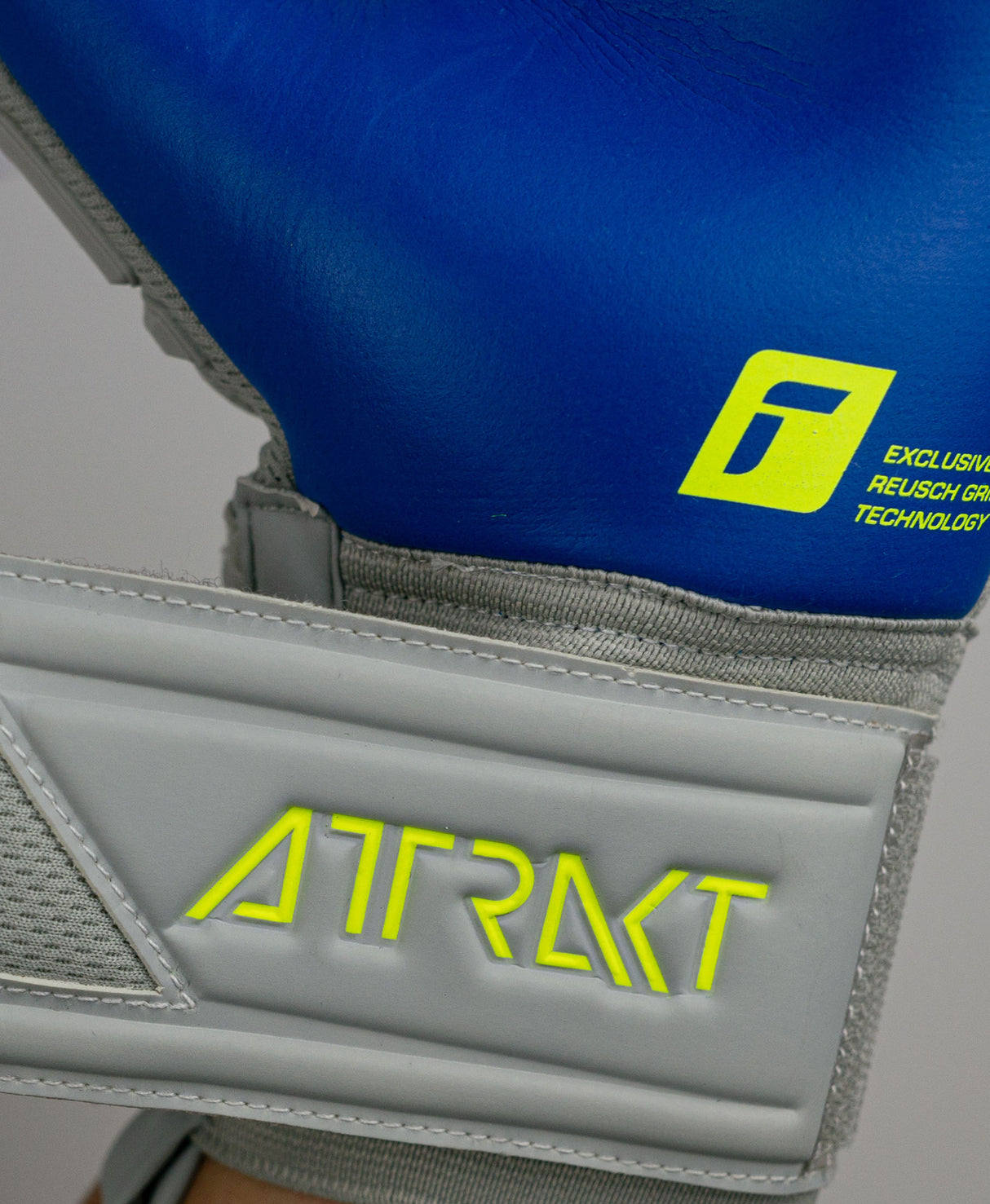 Attrakt Freegel With Finger Support