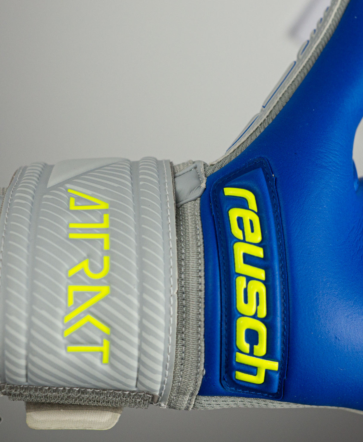 Attrakt Grip Evolution With Finger Support